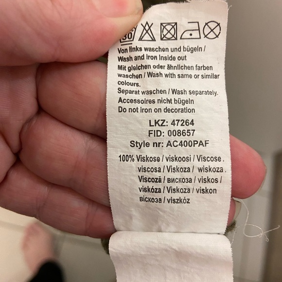 🆓 with purchase Women's khaki green button up blouse -fair preowned condition - Picture 6 of 7